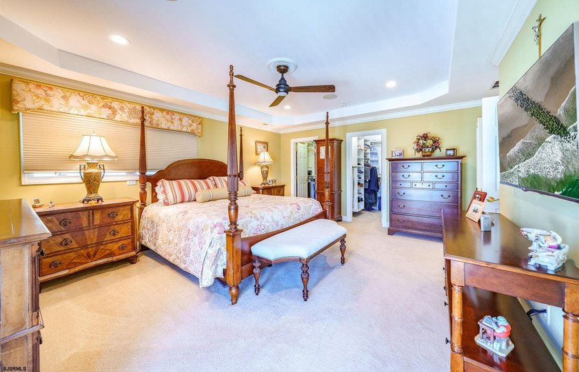 Spanning over 3,600 sqft, 407 E Atlantic Blvd offers 4 bedrooms - photo 23