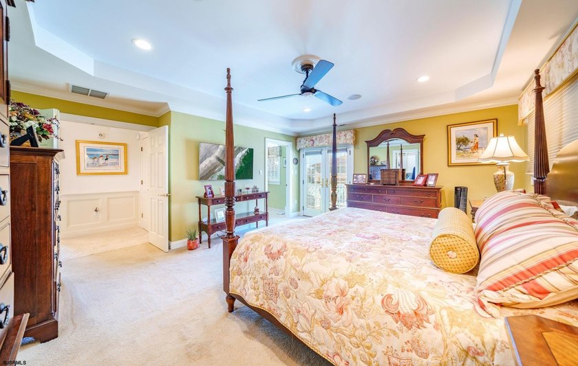 Spanning over 3,600 sqft, 407 E Atlantic Blvd offers 4 bedrooms - photo 24