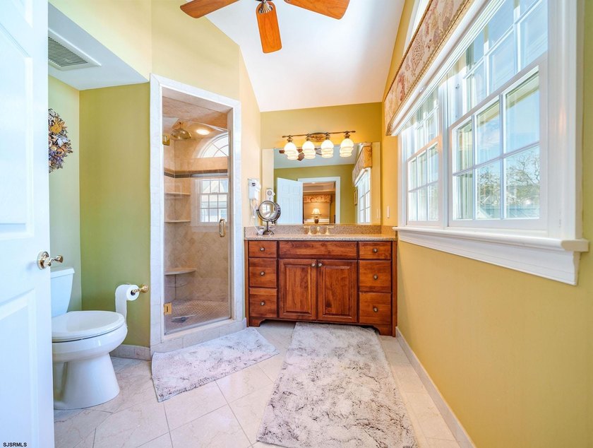 Spanning over 3,600 sqft, 407 E Atlantic Blvd offers 4 bedrooms - photo 26