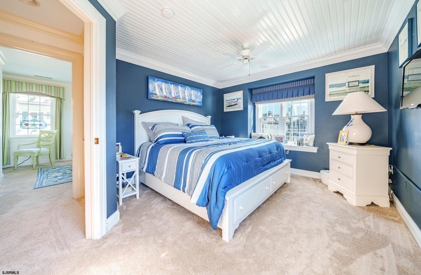 Spanning over 3,600 sqft, 407 E Atlantic Blvd offers 4 bedrooms - photo 34