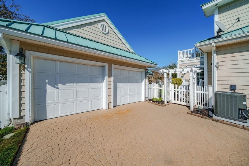 Spanning over 3,600 sqft, 407 E Atlantic Blvd offers 4 bedrooms - photo 37