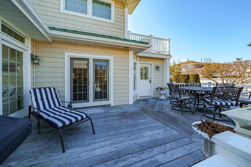 Spanning over 3,600 sqft, 407 E Atlantic Blvd offers 4 bedrooms - photo 39