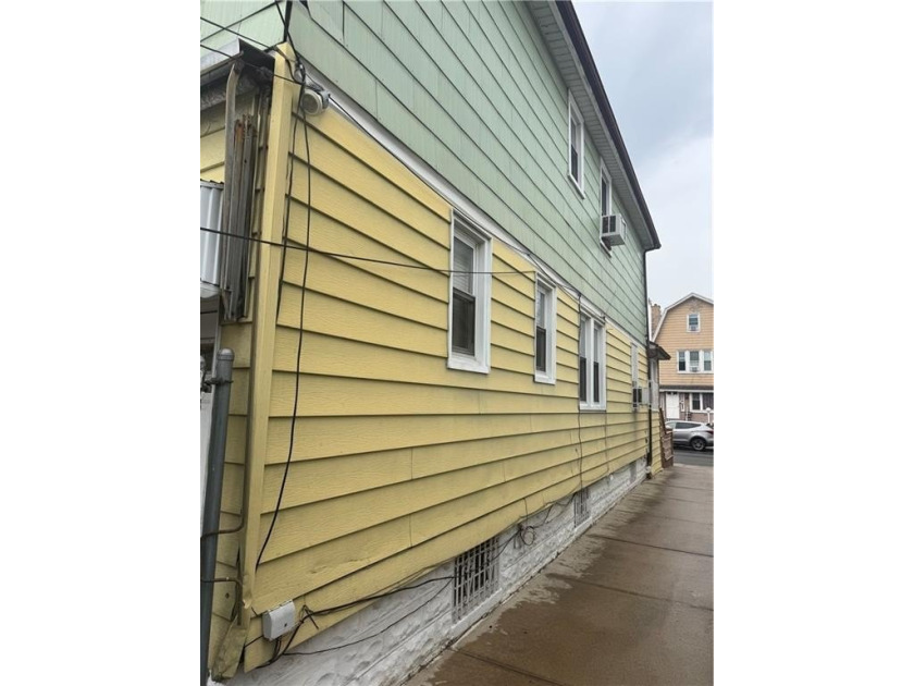 This beautiful semi-attached 3-bedroom duplex in the heart of - photo 4