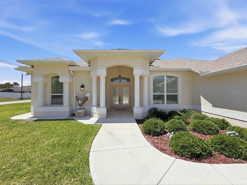 JUST REDUCED!!!This custom-built single-family residence - photo 7