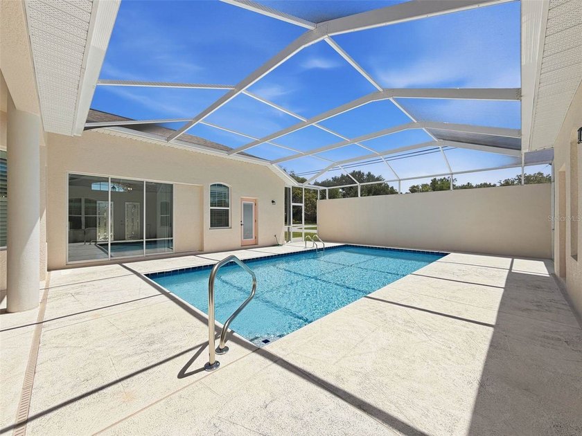 JUST REDUCED!!!This custom-built single-family residence - photo 9