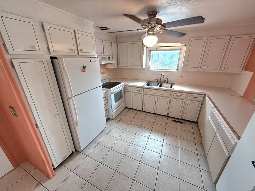 GREAT DOUBLEWIDE HOME for the price. Lovely 2 brm and one and a - photo 2