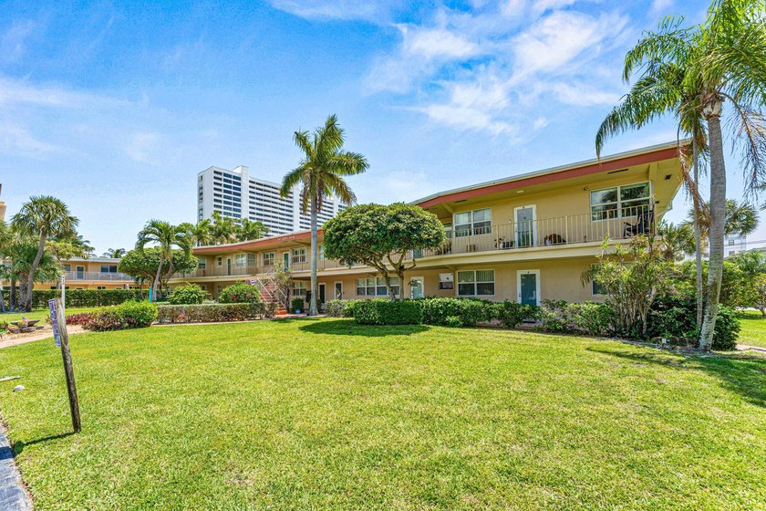 Location truly is everything. Just steps from the beach, this - photo 36