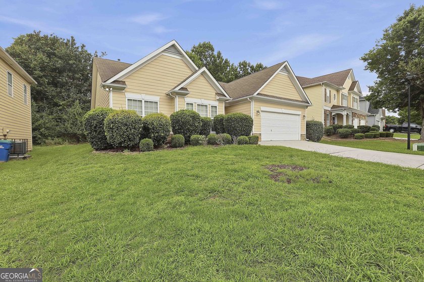 This 3 bedroom 2 bathroom ranch home is move in ready and priced - photo 3