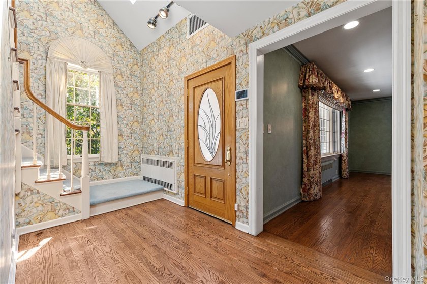 Welcome to 2 Hickory Hill, a classic expanded cape ideally - photo 3