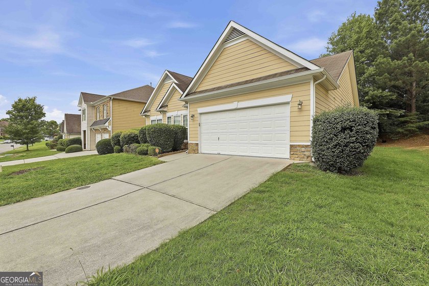 This 3 bedroom 2 bathroom ranch home is move in ready and priced - photo 4