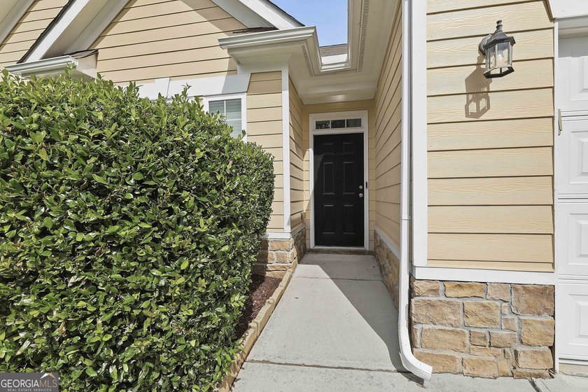 This 3 bedroom 2 bathroom ranch home is move in ready and priced - photo 5