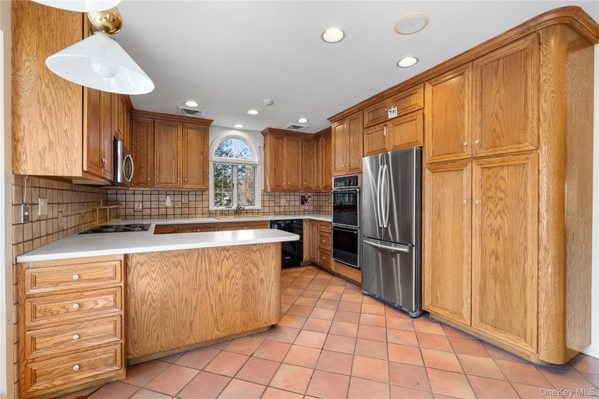 Welcome to 2 Hickory Hill, a classic expanded cape ideally - photo 6