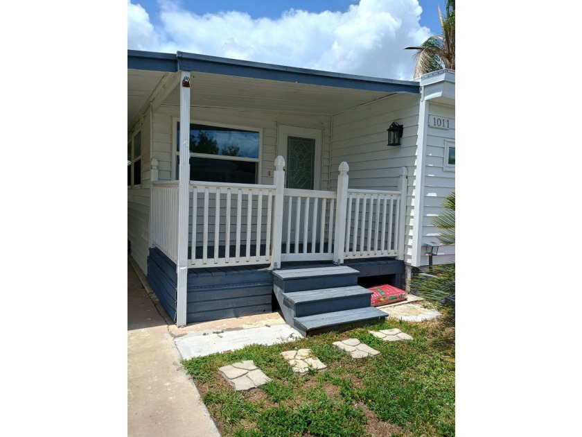 2 Beds 2 Baths - House 4000 24th St N, St Petersburg, FL - photo 2