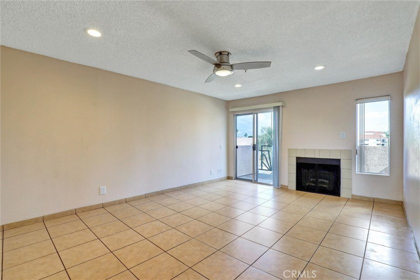 NEW LOW PRICE - NEW LOW PRICE - Spacious bedrooms with walk-in - photo 5