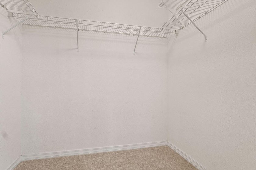 Very well maintained home with a new roof on 10-1-21, new - photo 32
