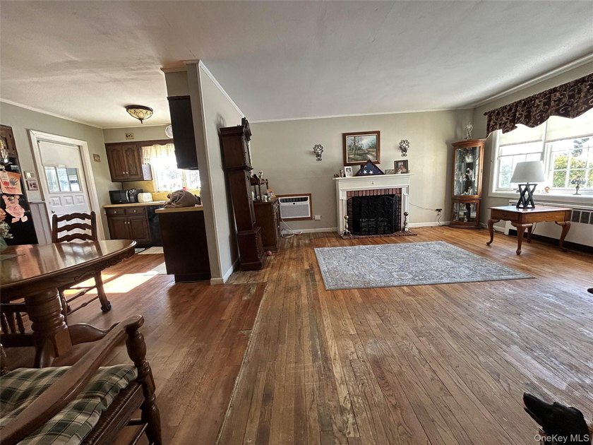 Beautifully maintained custom built expanded ranch with 2 car - photo 13