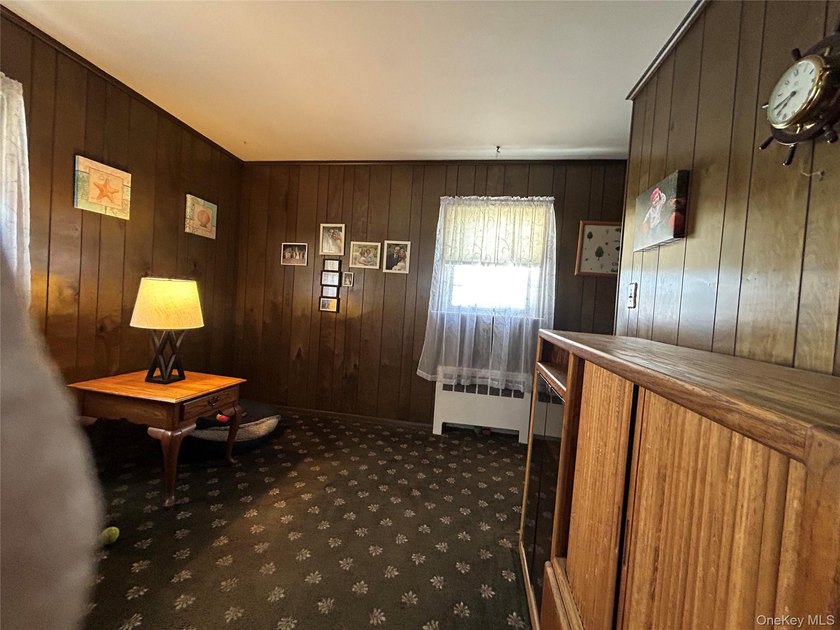 Beautifully maintained custom built expanded ranch with 2 car - photo 16