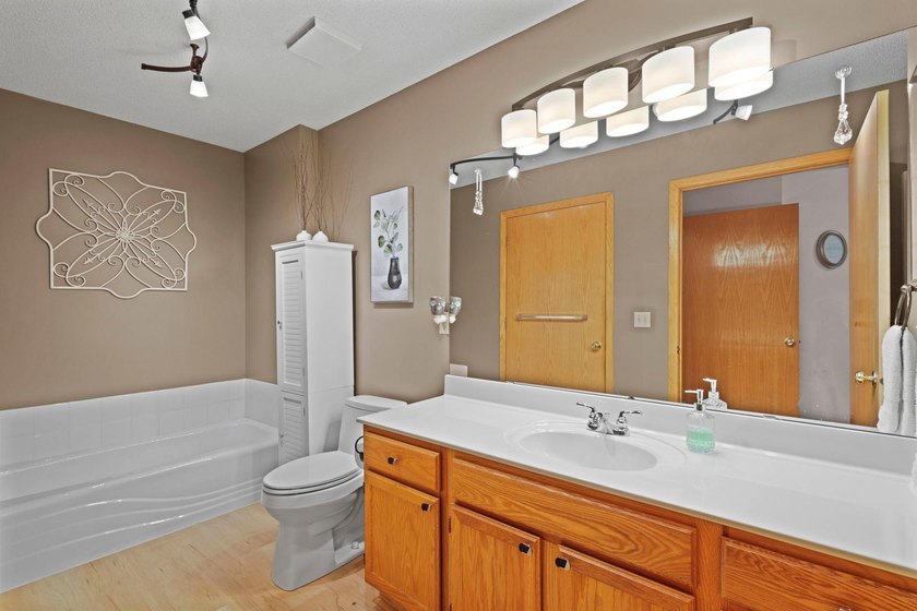 Welcome to easy, single-level living in this beautifully updated - photo 17