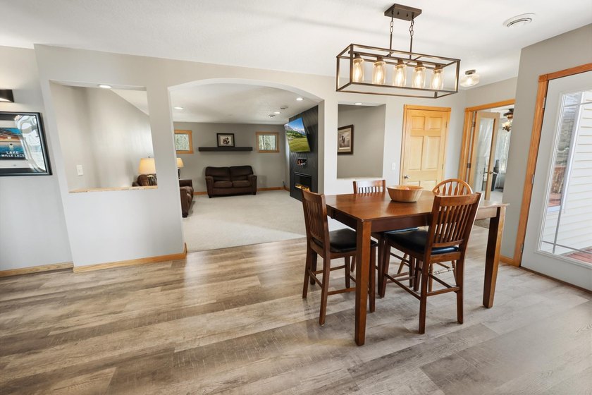 Private 10-acre country property featuring a 4 bed, 4 bath home - photo 17