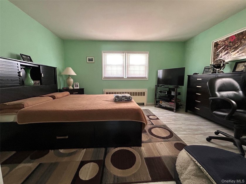Beautifully maintained custom built expanded ranch with 2 car - photo 18
