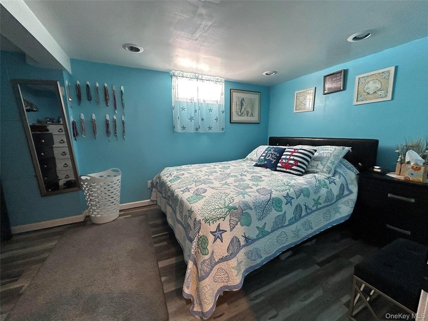 Beautifully maintained custom built expanded ranch with 2 car - photo 21