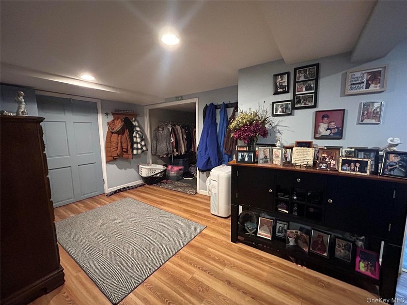 Beautifully maintained custom built expanded ranch with 2 car - photo 24