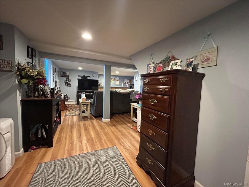 Beautifully maintained custom built expanded ranch with 2 car - photo 25