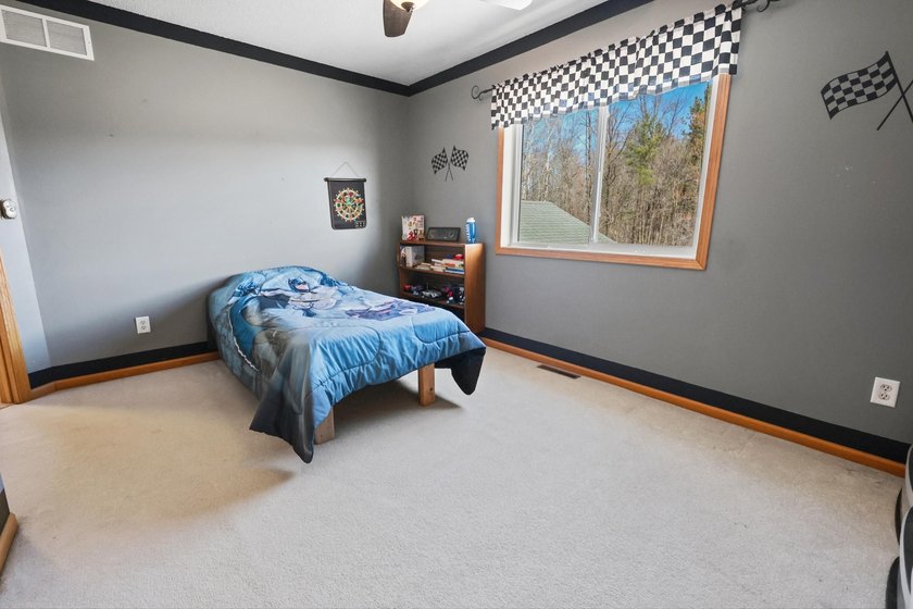 Private 10-acre country property featuring a 4 bed, 4 bath home - photo 32