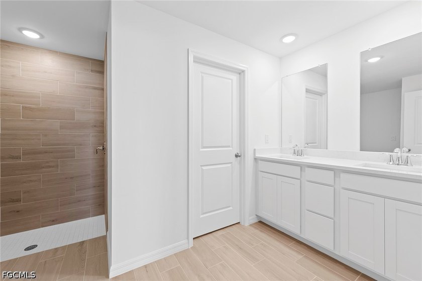 NEW CONSTRUCTION WITH WARRANTY! CITY WATER/SEWER HOMESITE - ALL - photo 11