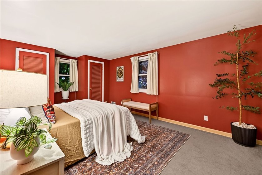 Welcome to 128 Cobblestone Drive! Nestled on a quiet cul-de-sac - photo 18