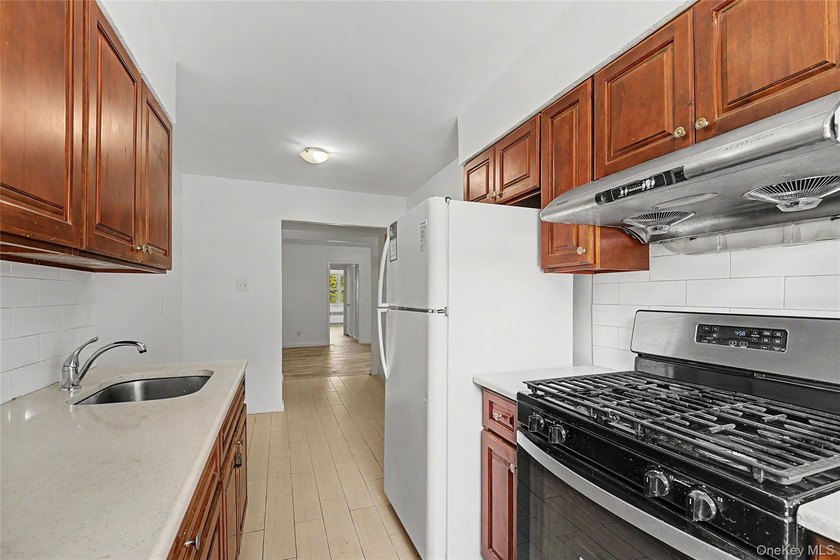 Prime investment opportunity near Flushing! Just a 6-minute walk - photo 5