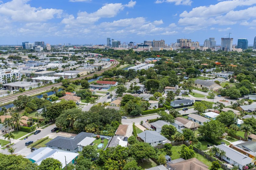 Outstanding Development Opportunity on an Essentially Double Lot - photo 17