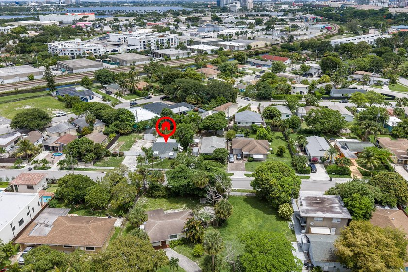Outstanding Development Opportunity on an Essentially Double Lot - photo 20