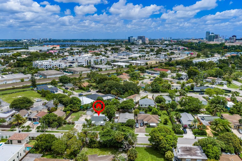Outstanding Development Opportunity on an Essentially Double Lot - photo 21