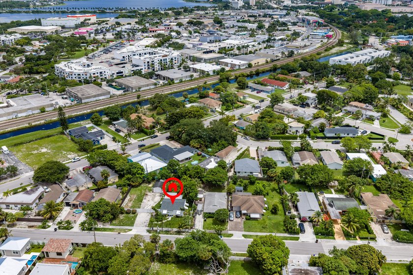 Outstanding Development Opportunity on an Essentially Double Lot - photo 22