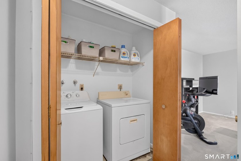 Welcome to this beautifully one-bedroom, one-bath corner unit - photo 9