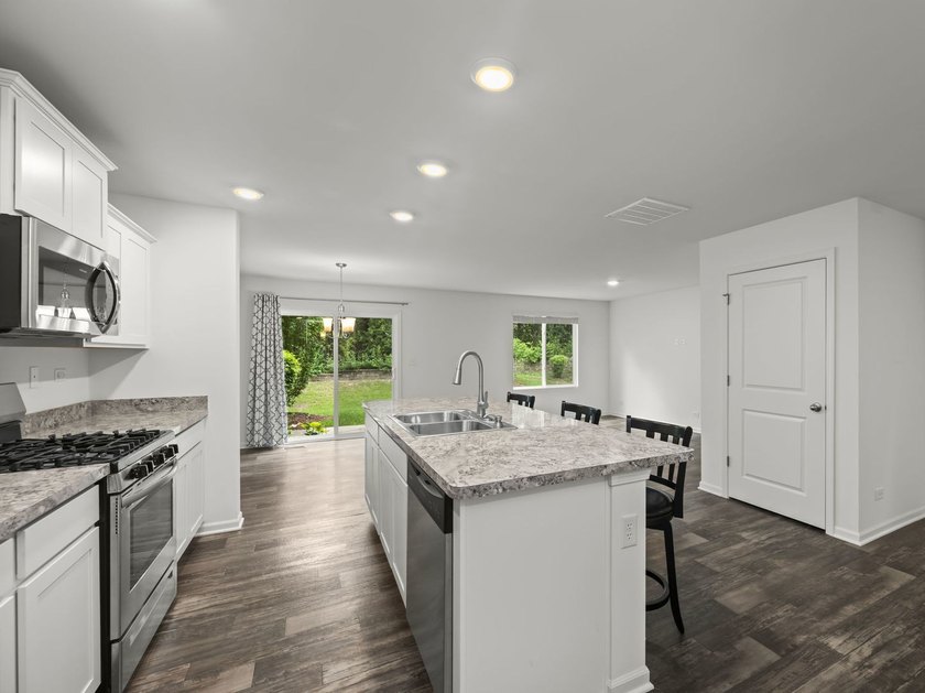 Effortless living in this beautifully maintained Stirling model - photo 3