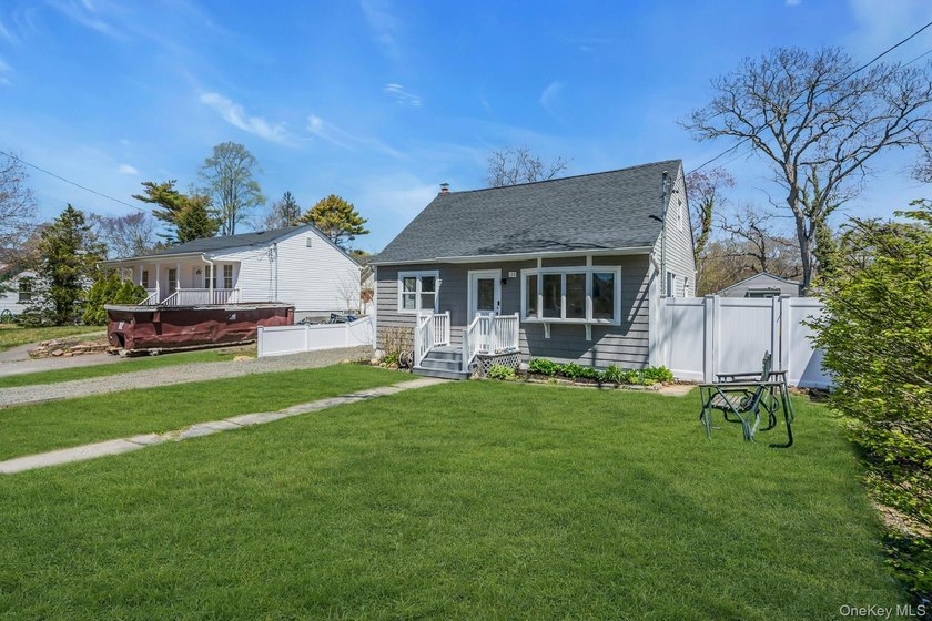 Move Right in to this beautifully updated home, must see! - photo 3