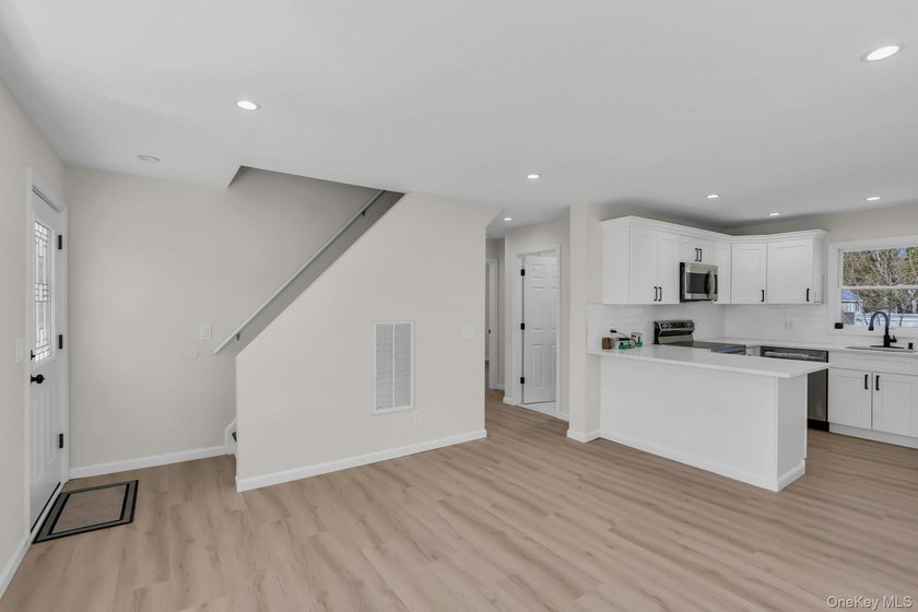 Move Right in to this beautifully updated home, must see! - photo 5