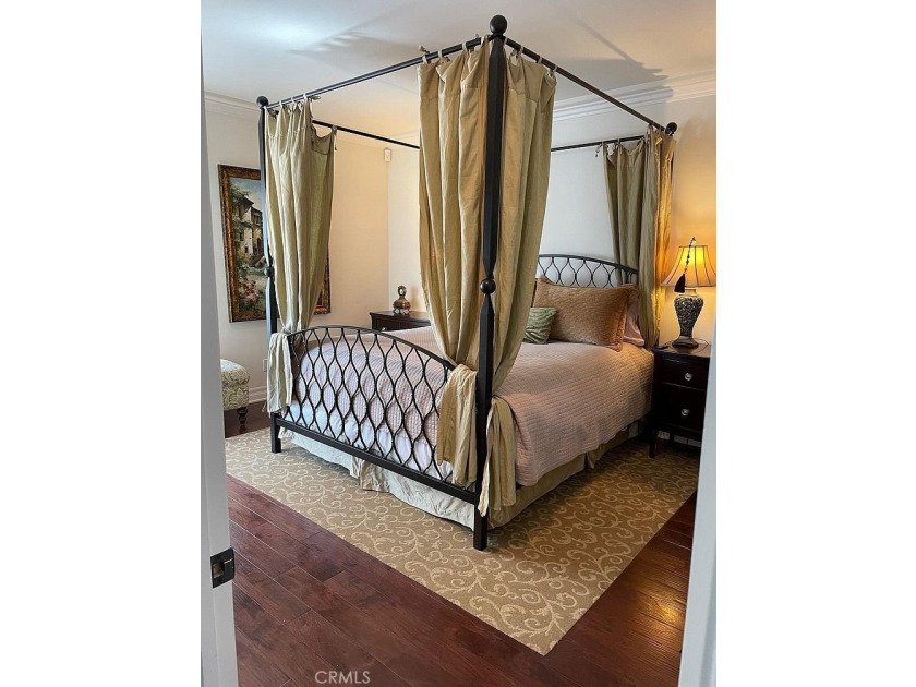 Elegant European style Custom upfront home Understated elegance - photo 12