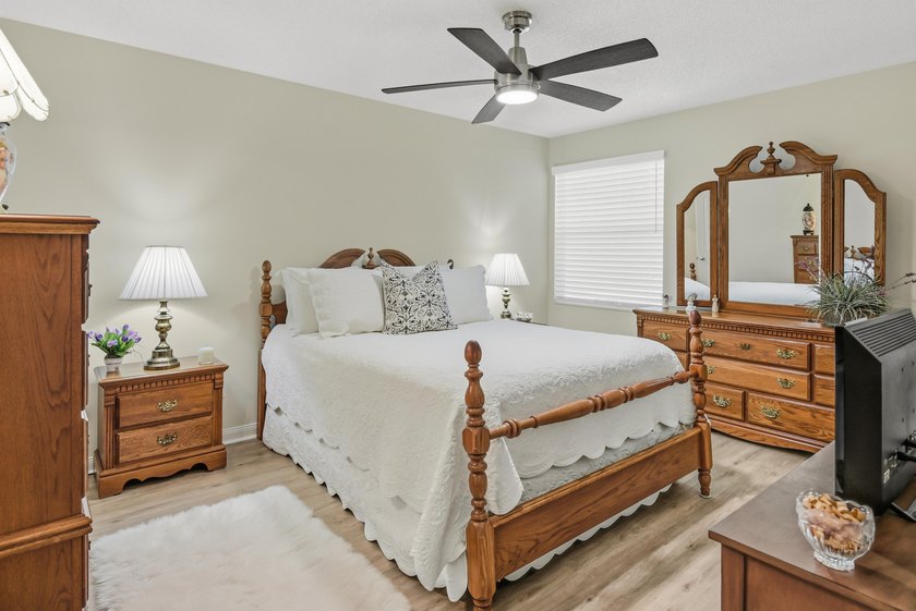 Beautifully updated and impeccably maintained 2-bedroom, 2-bath - photo 19