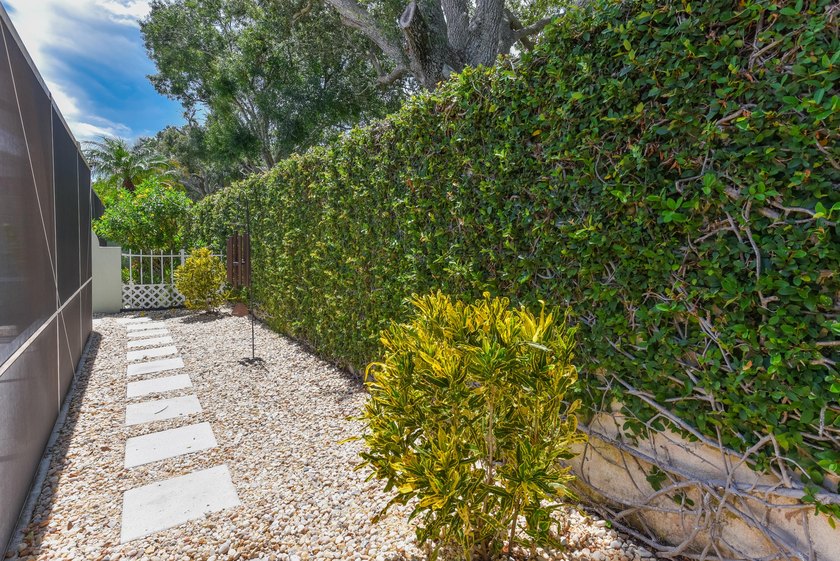 Beautifully updated and impeccably maintained 2-bedroom, 2-bath - photo 31