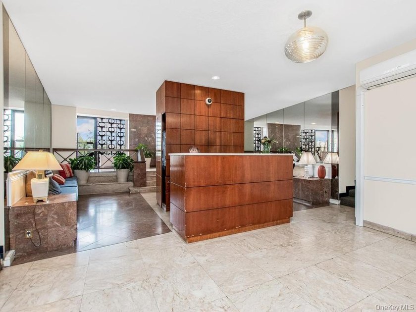 Gorgeous Totally Renovated Spacious One Bedroom in Riverdale's - photo 4