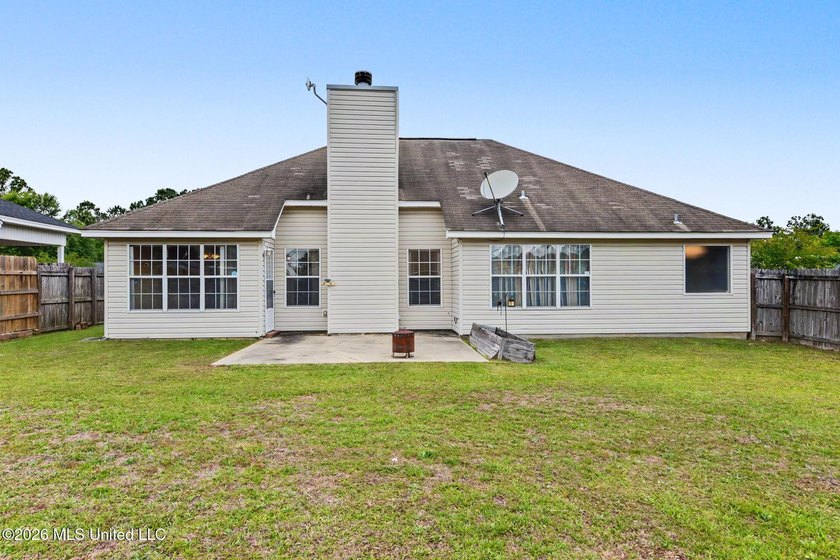 Adorable 3br/2ba home located in the Fairfield subdivision and - photo 21