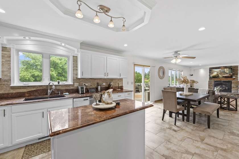Luxury Living with Spectacular Golf Course Views! Welcome to - photo 21