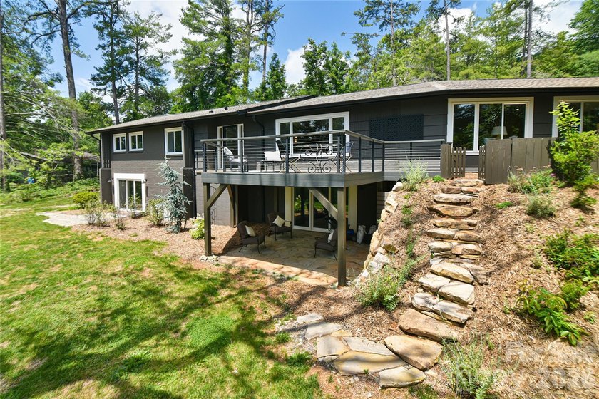 Welcome to this exceptional 5-bedroom, 4-bathroom home located - photo 2