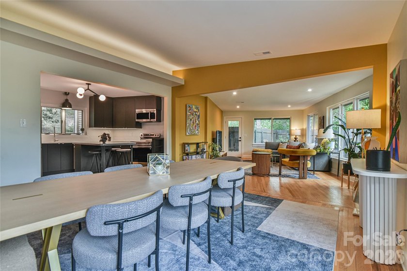 Welcome to this exceptional 5-bedroom, 4-bathroom home located - photo 10