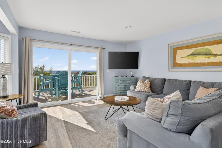Introducing 12 Heron, a beautifully renovated 3-bedroom, 3-bath - photo 3