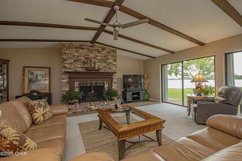 Welcome to 808 Plantation Drive, a stunning blend of plantation - photo 11