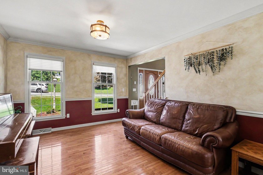 Welcome to 15 Bullrush Landing, a meticulously maintained move - photo 3